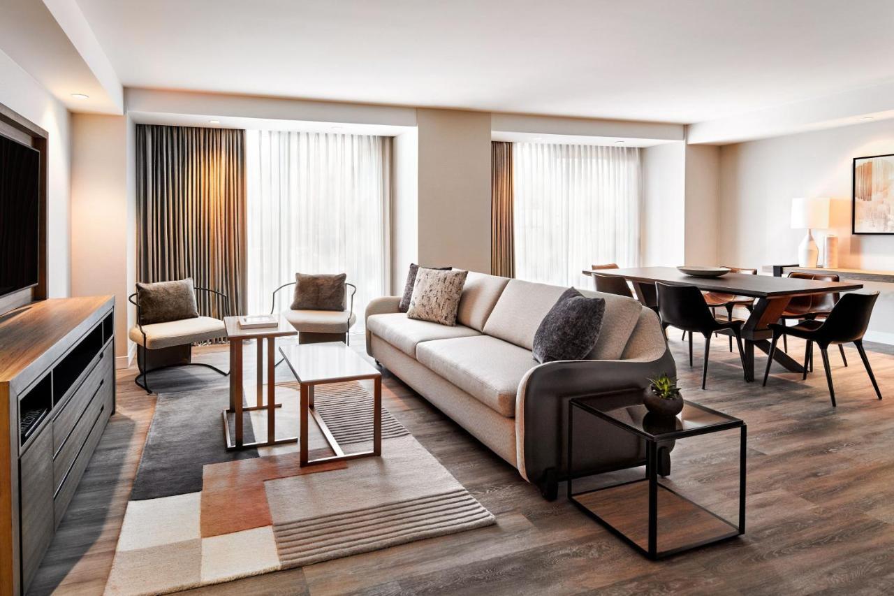 Hospitality Suite, Parlor, Sofa bed, City view, Low floor