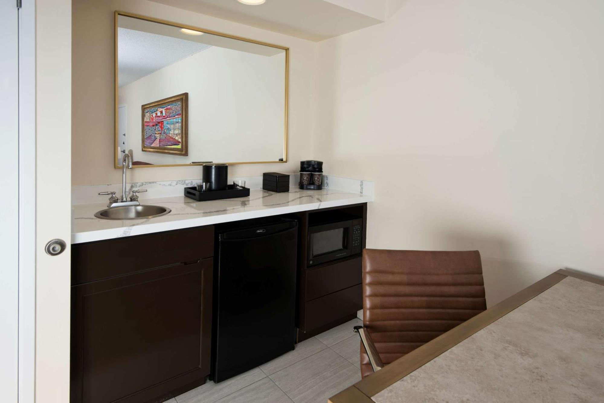 King Suite with Standard View,1551971794:JPEG