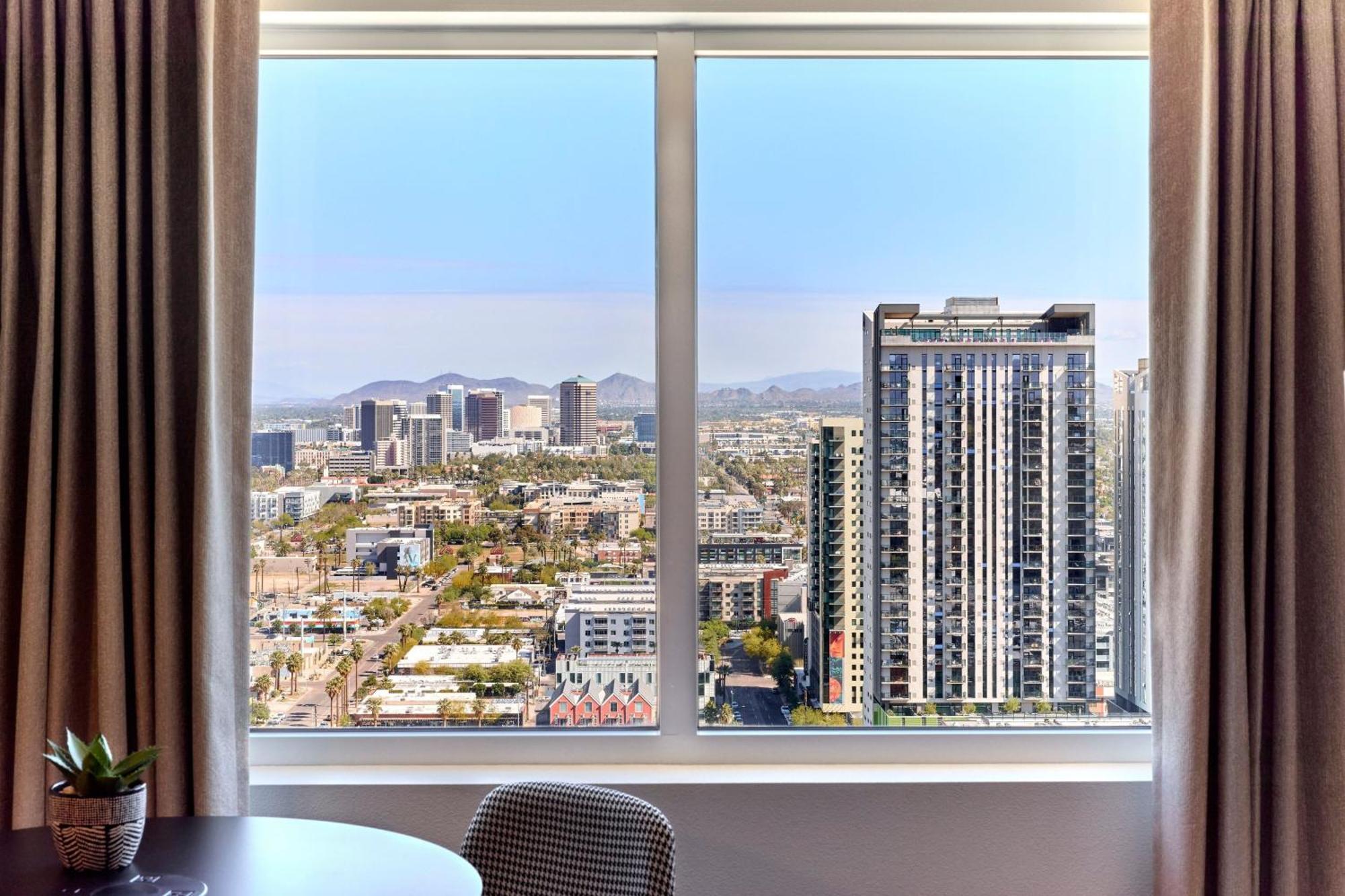 Deluxe Room, Guest room, 1 King, City or Mountain view,1583659227:JPEG
