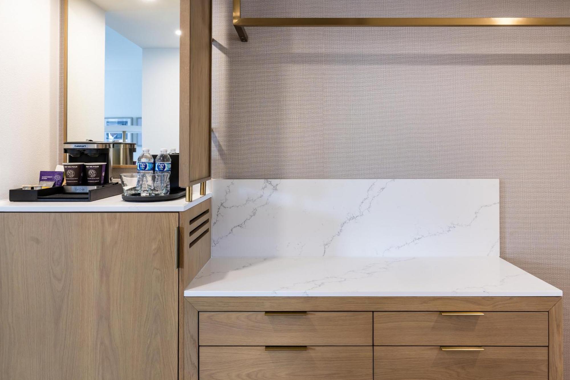 One-Bedroom King Suite