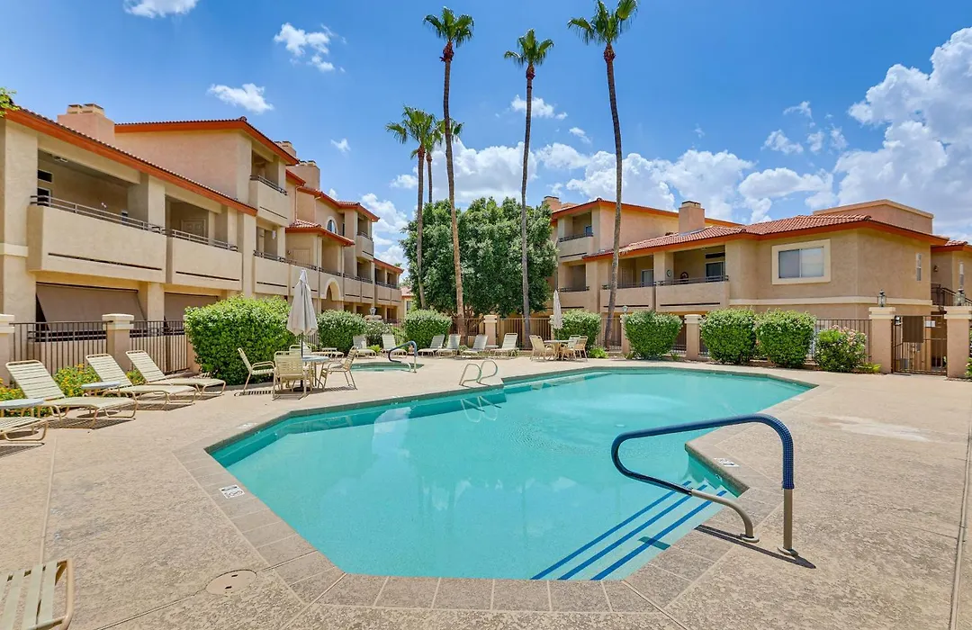 Getaway W/ Balcony & Spa: 13 Mi To Old Town-1